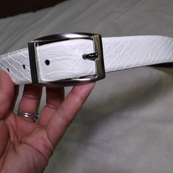 Womens White Snake-Embossed Leather Belt XL Silver Buckle - Picture 4 of 11